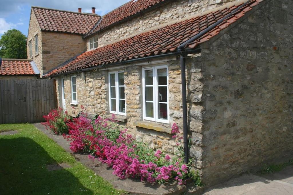 Pretty Yorkshire Stone Cottage Harome Extérieur photo