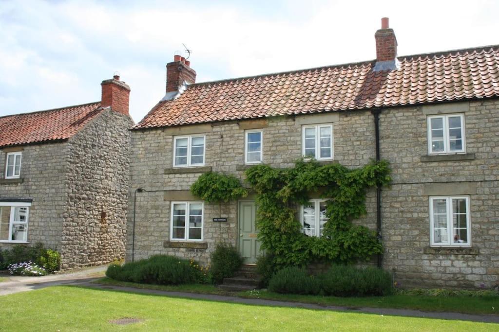 Pretty Yorkshire Stone Cottage Harome Extérieur photo
